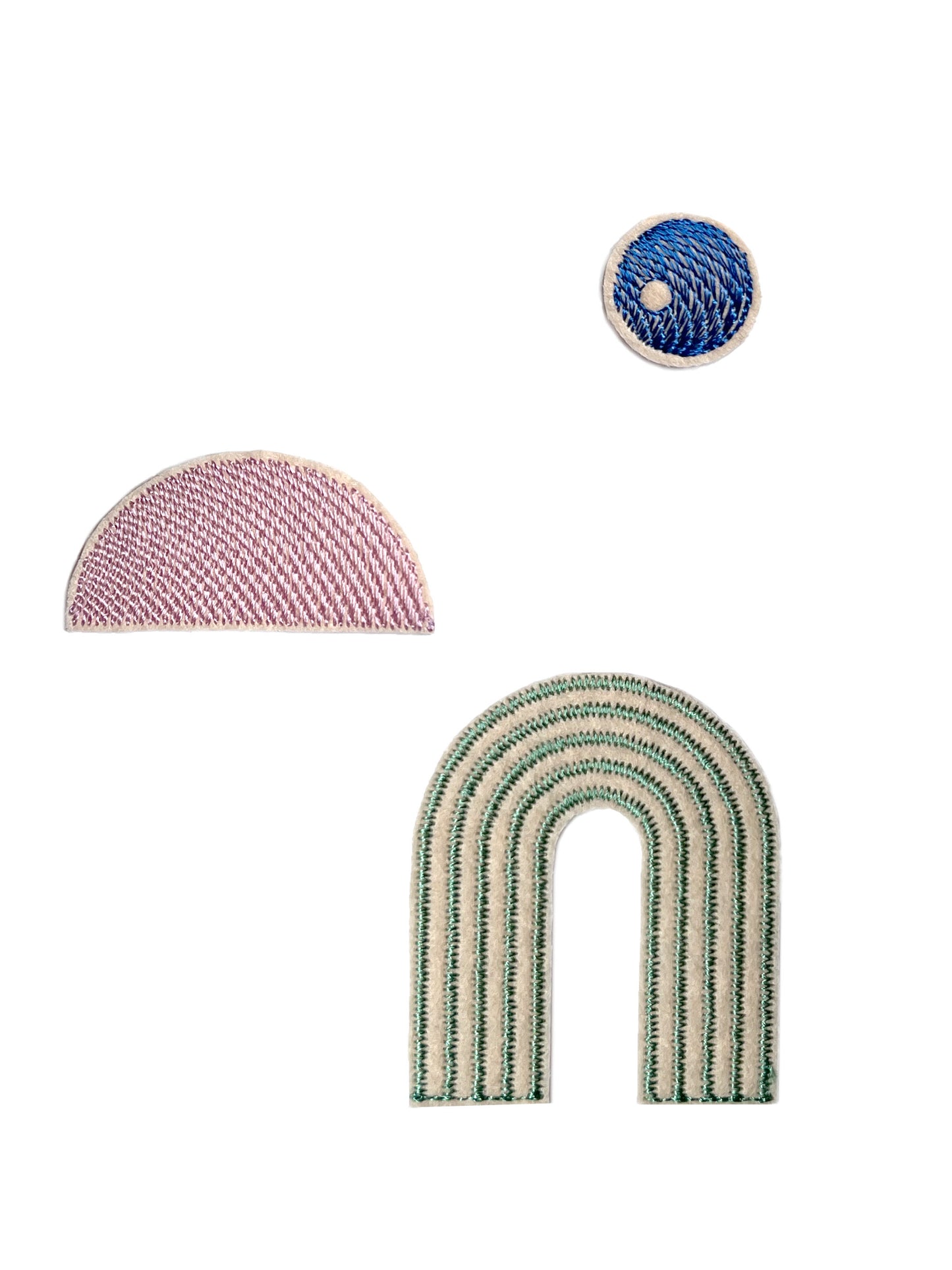 Patch zum aufbügeln als 3-teiliges Figurenset mit Darstellung einer Landschaft