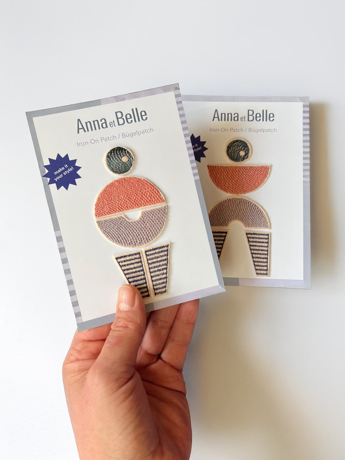 5-teiliges Patch-Set in zwei Kompositionen auf Display mit grafischen Elementen und Größenvergleich