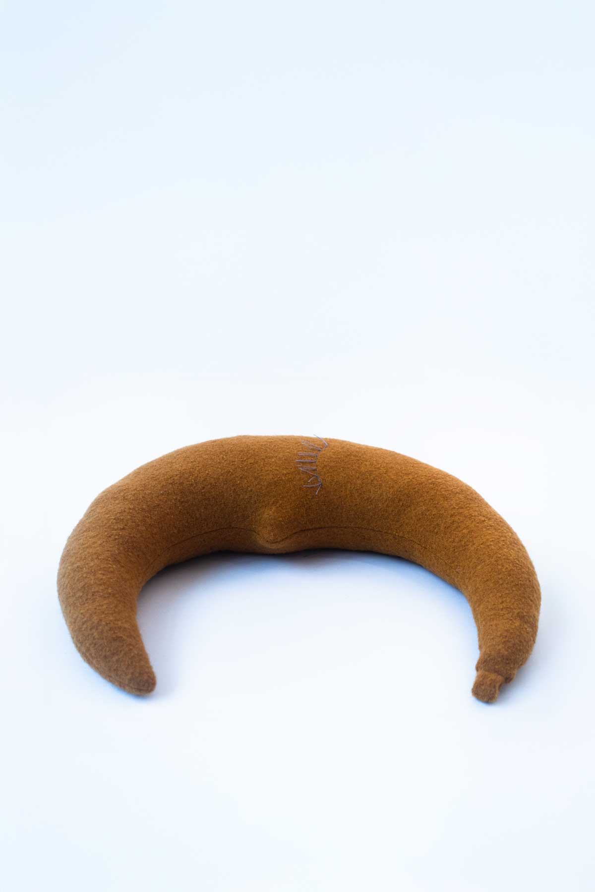 kuschelmond-gelb-klein-seitenansicht-perspektive