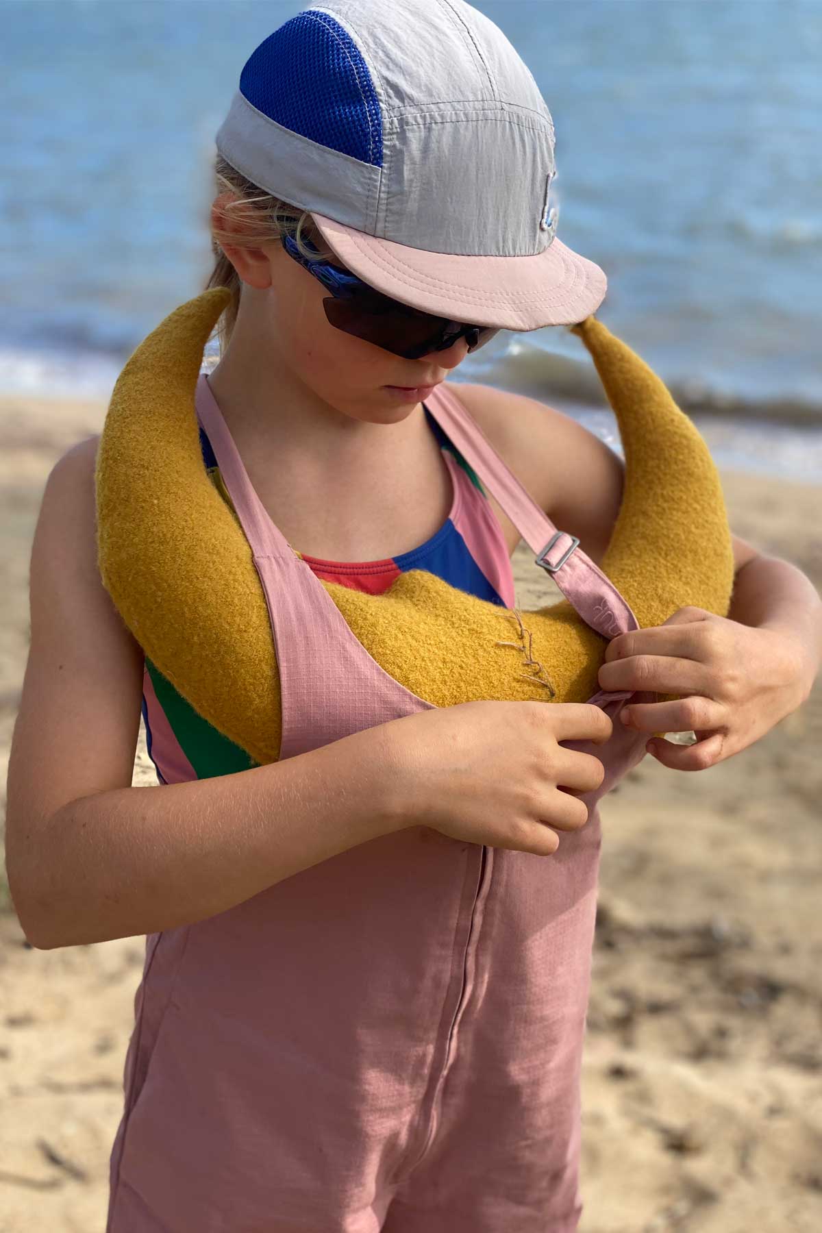 kuschelmond-gelb-klein-strand