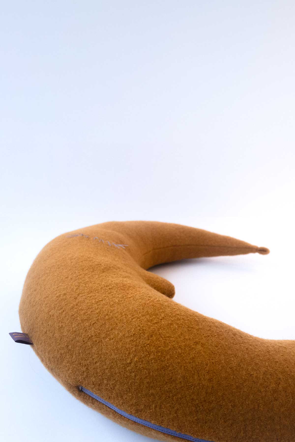 mondkissen-gross-gelb-perspektive