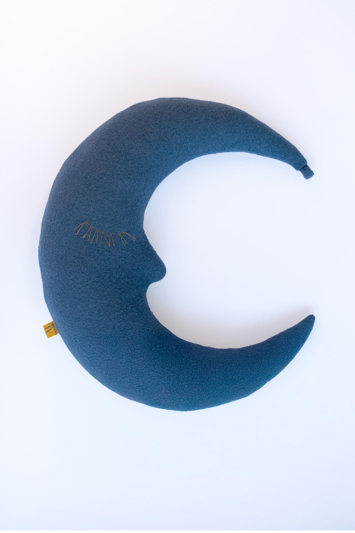 Großes Kissen in Mondform in Taubenblau und gelben Wimpern für Babys und Kinder als Kuschelkissen, Stillkissen und Kinderzimmer Deko