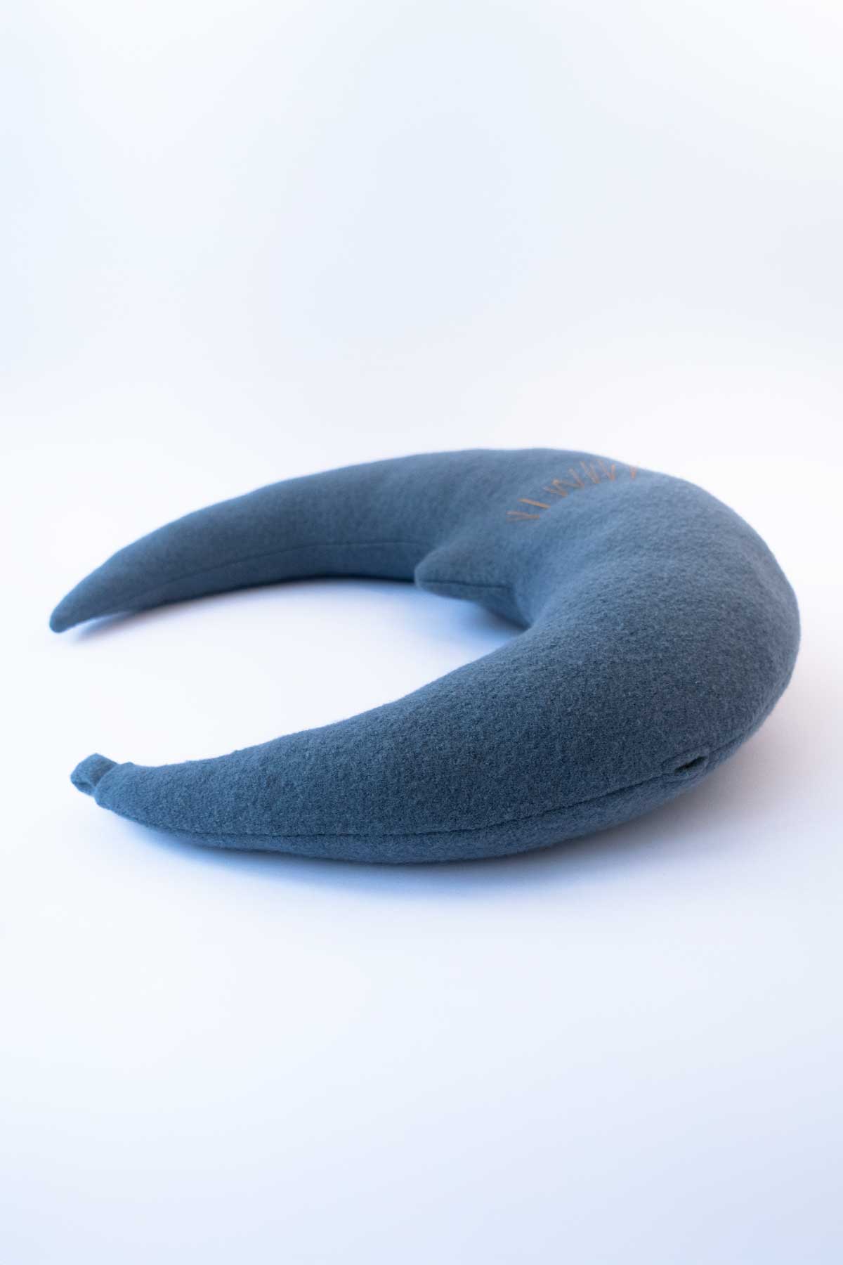 mondkissen-gross-taubenblau-perspektive