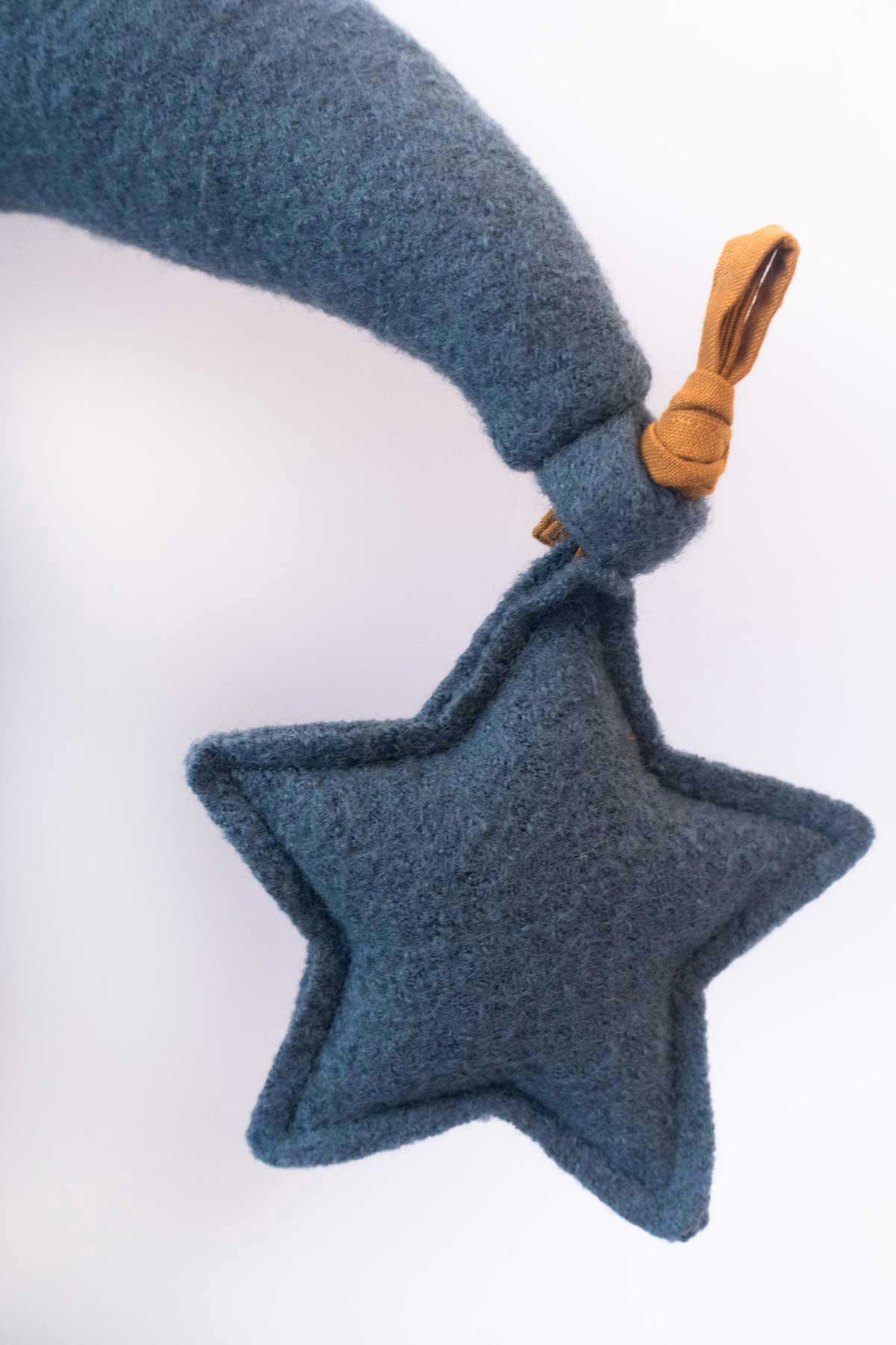 mondkissen-gross-taubenblau-stern-detail