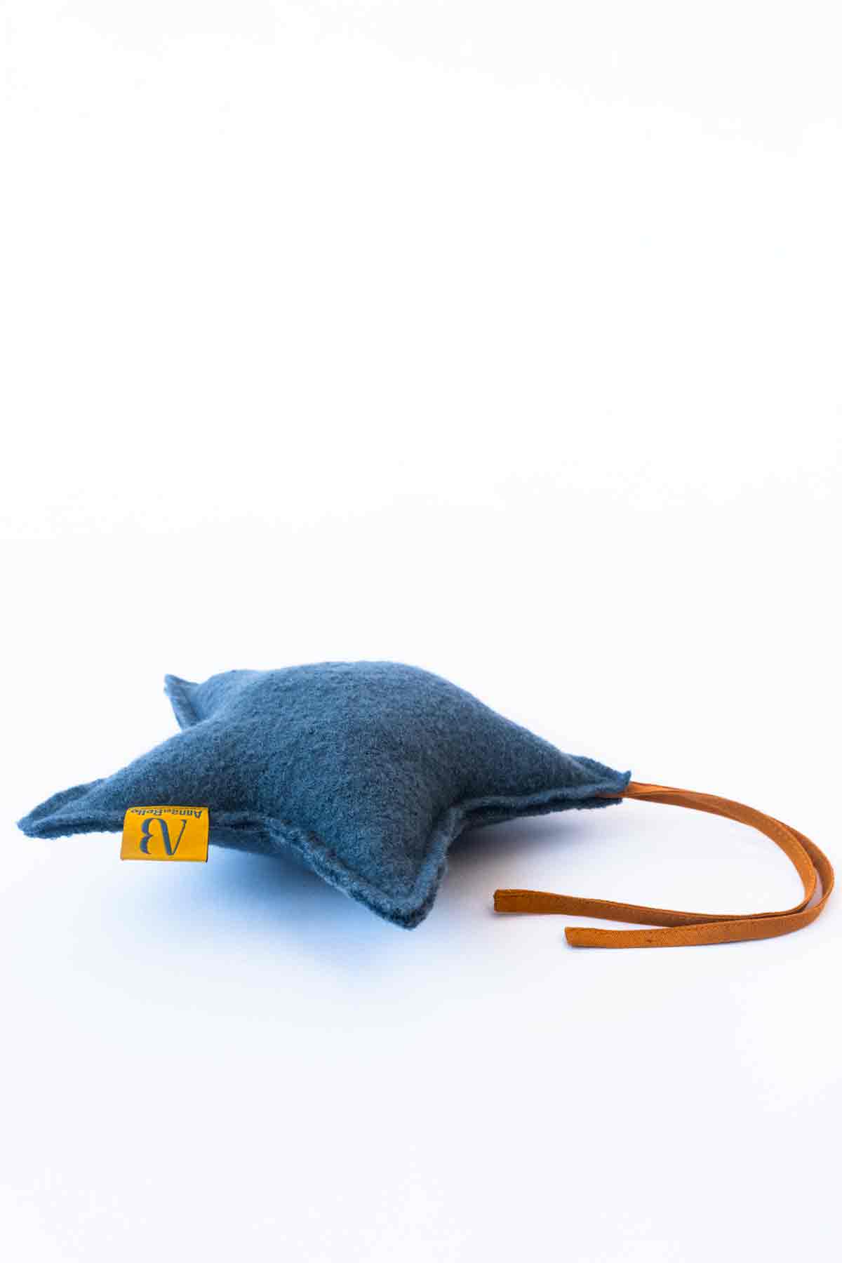 stern-gross-taubenblau-perspektive