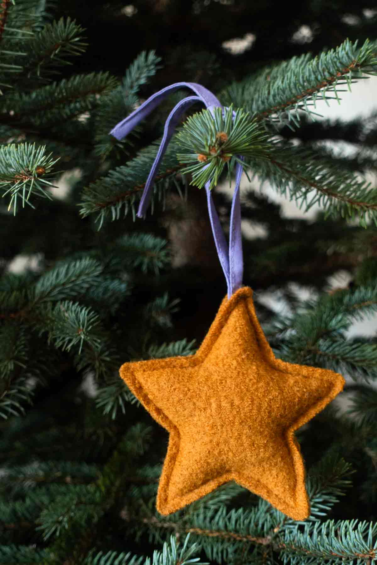 stern-klein-goldgelb-christmas-tree